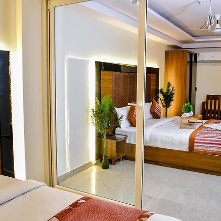 Hotel Yash Palace New Delhi Exteriör bild