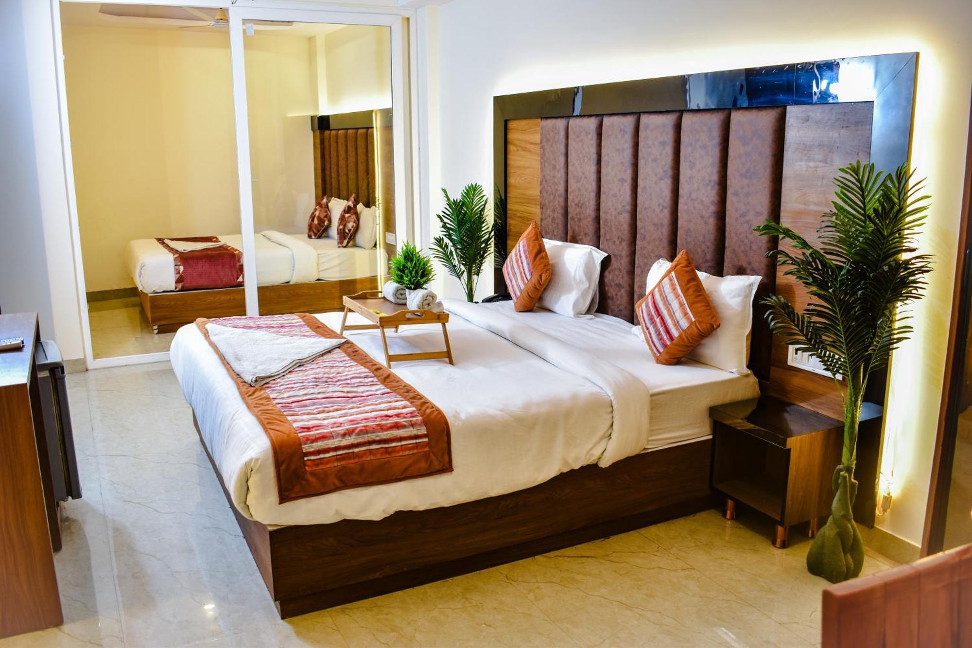 Hotel Yash Palace New Delhi Exteriör bild