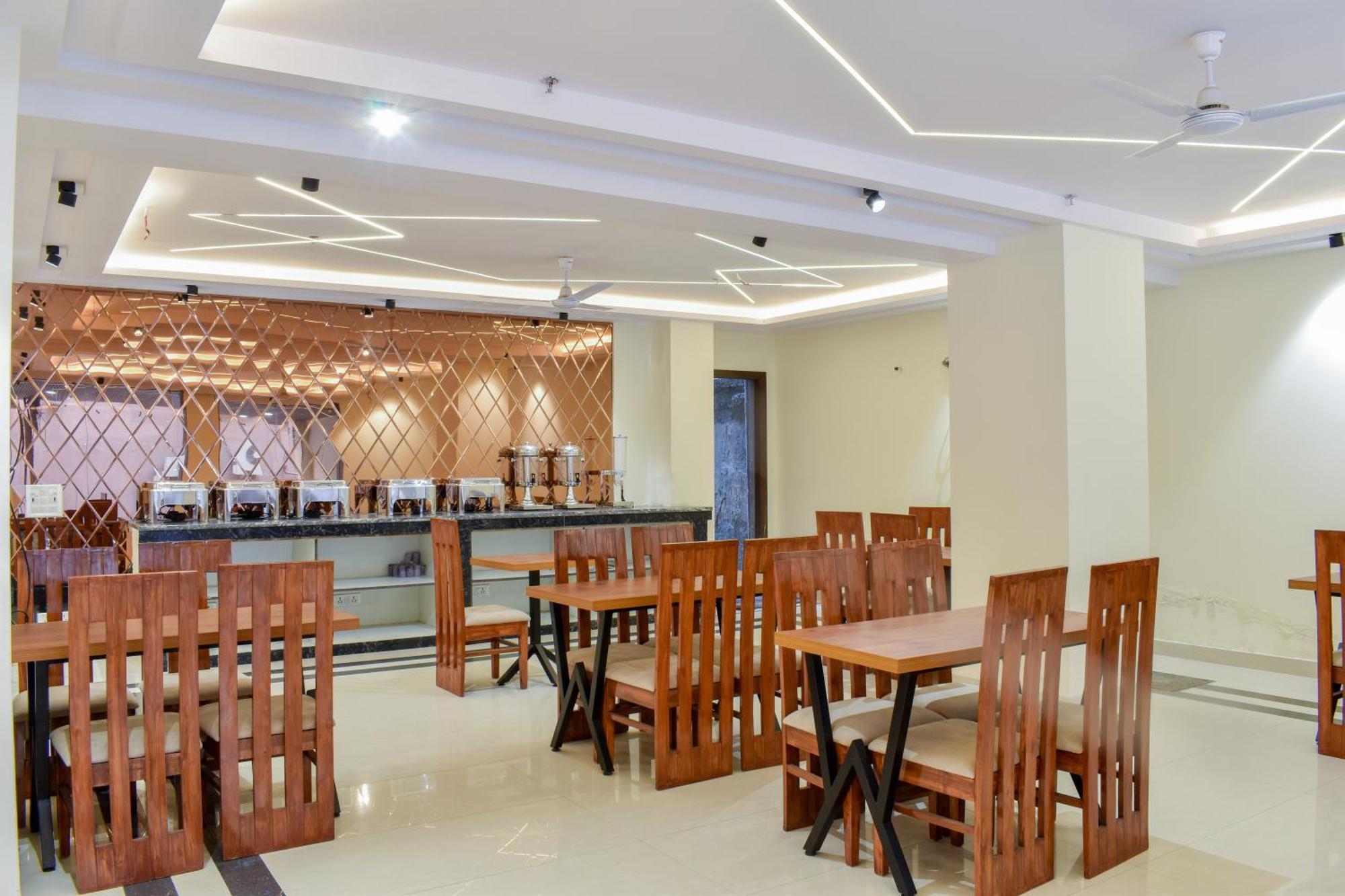 Hotel Yash Palace New Delhi Exteriör bild