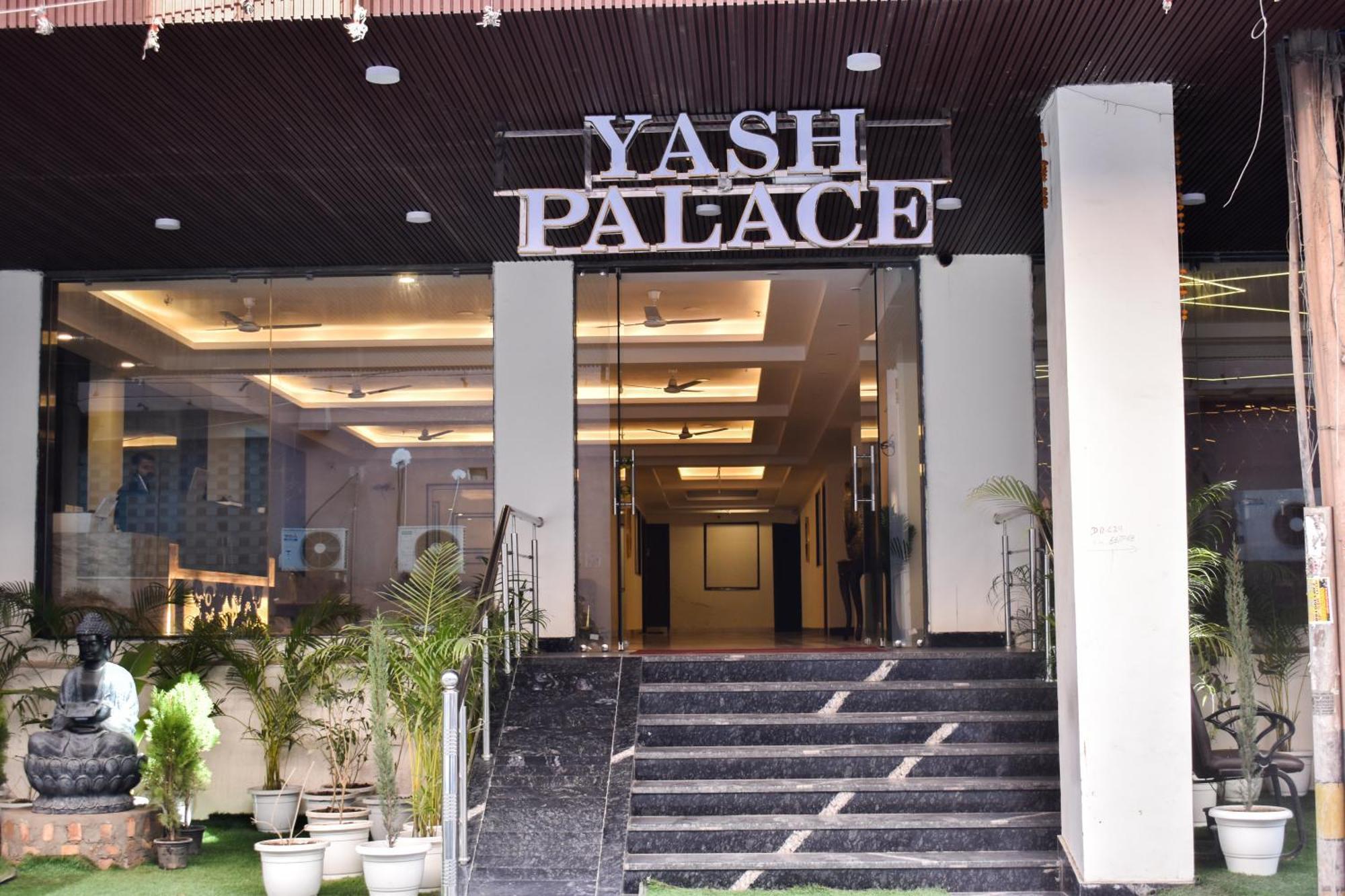 Hotel Yash Palace New Delhi Exteriör bild