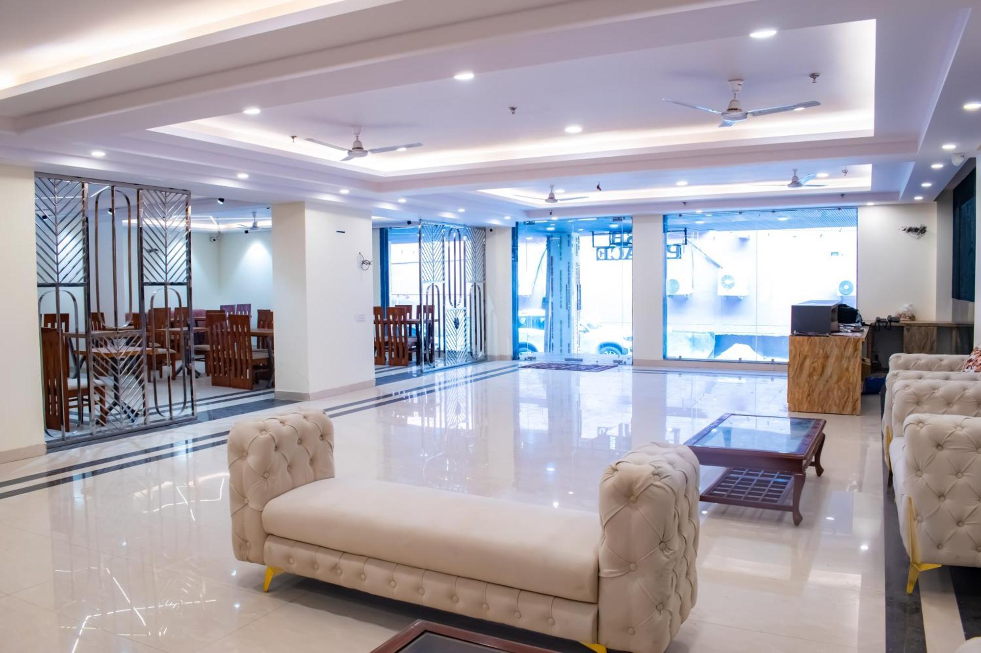 Hotel Yash Palace New Delhi Exteriör bild