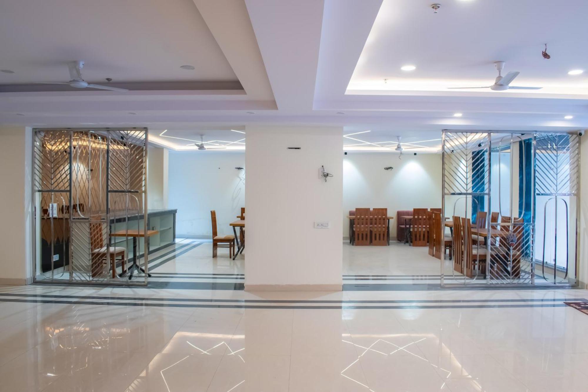 Hotel Yash Palace New Delhi Exteriör bild